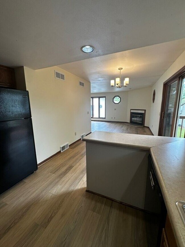 Foto del edificio - 3 bed/2 bath West Side Townhome