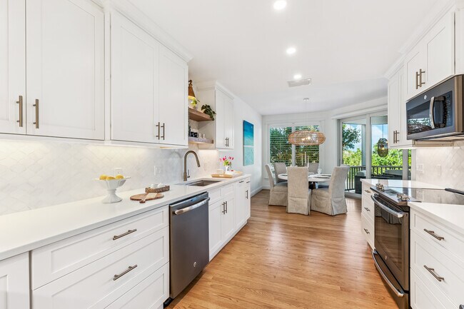 Building Photo - 788 Beach View Dr