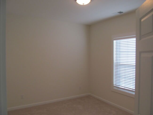 Building Photo - Lower level Condo