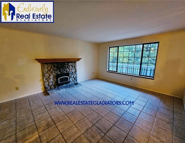 Foto del edificio - 4 Bed 2.5 Pet Friendly Home in Wilderness Rim