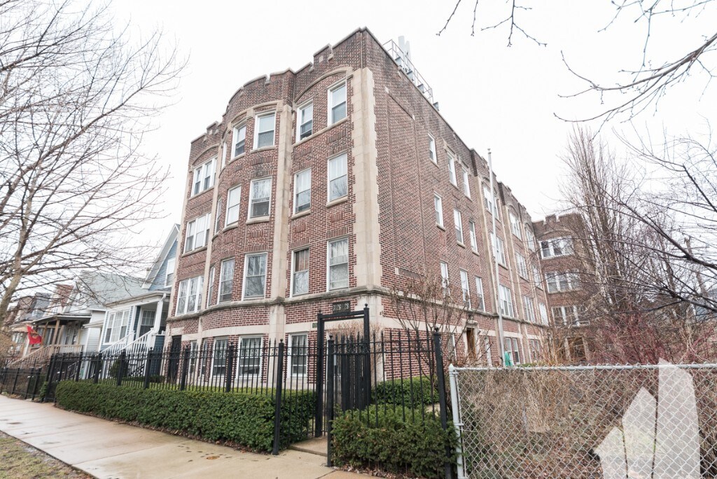 Primary Photo - 3126 N Spaulding Ave