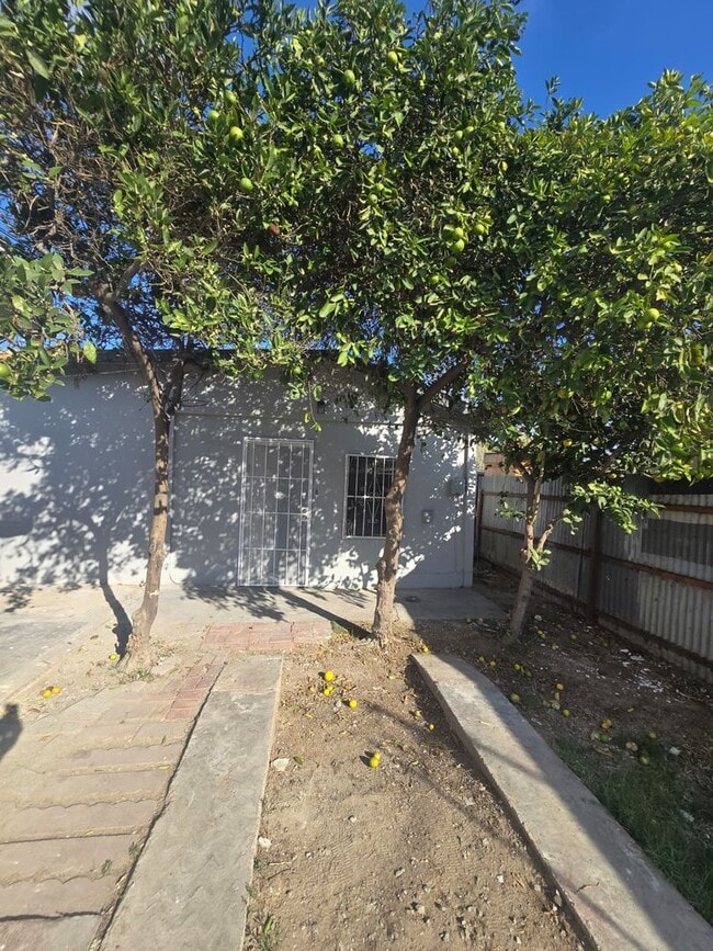 Building Photo - 302 Sycamore Rd