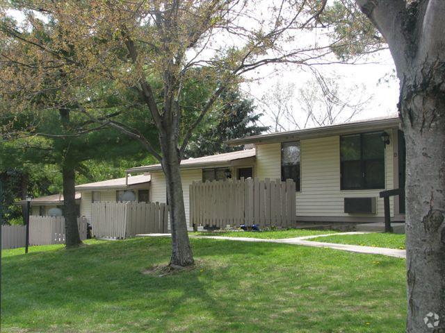 Building - Forest View Apartments