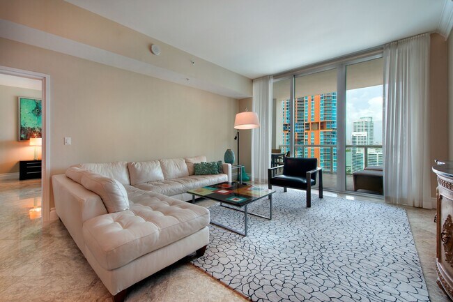 Foto del edificio - 50 South Pointe Dr