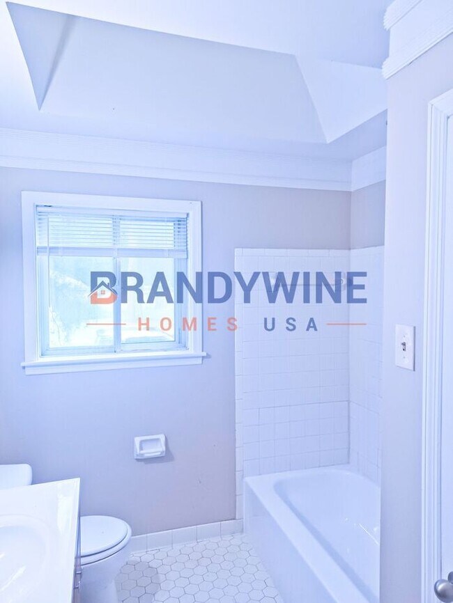 Foto del edificio - SPACIOUS 3 BR with FENCED-IN BACKYARD!! Ap...