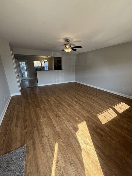 Foto del edificio - 5408 Perlou Ln