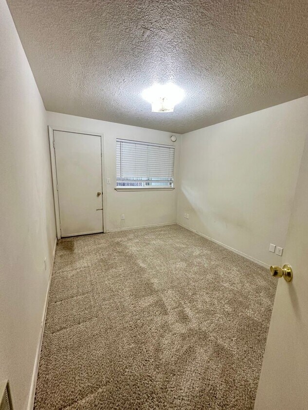 Building Photo - W1768