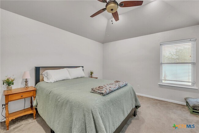Foto del edificio - 1417 Ridgeway Dr