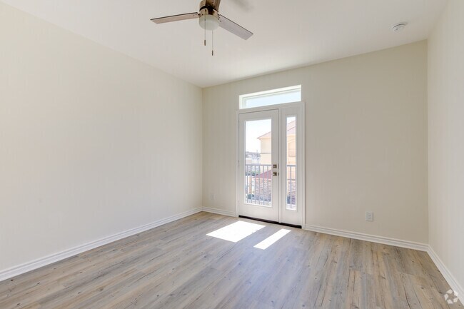 Dormitorio principal con balcón privado - The Briar