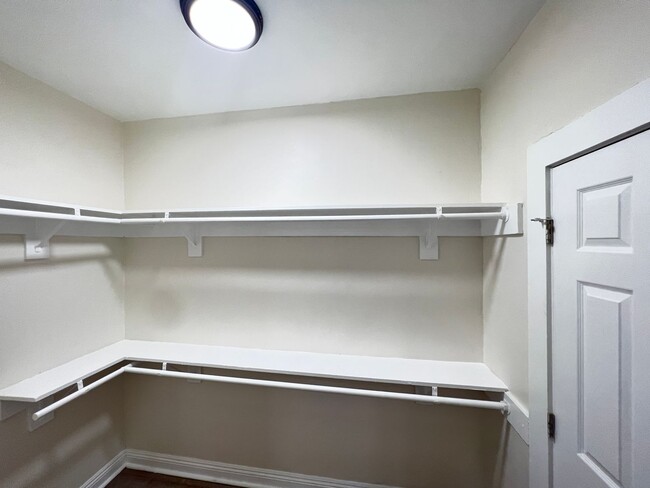 Interior Photo - Flint 301 S Kenmore LLC