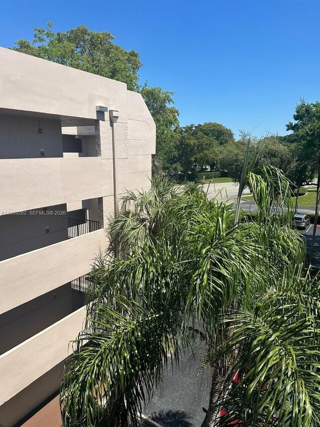 Photo - 1811 SABAL PALM DR #406 DAVIE, FL 33324