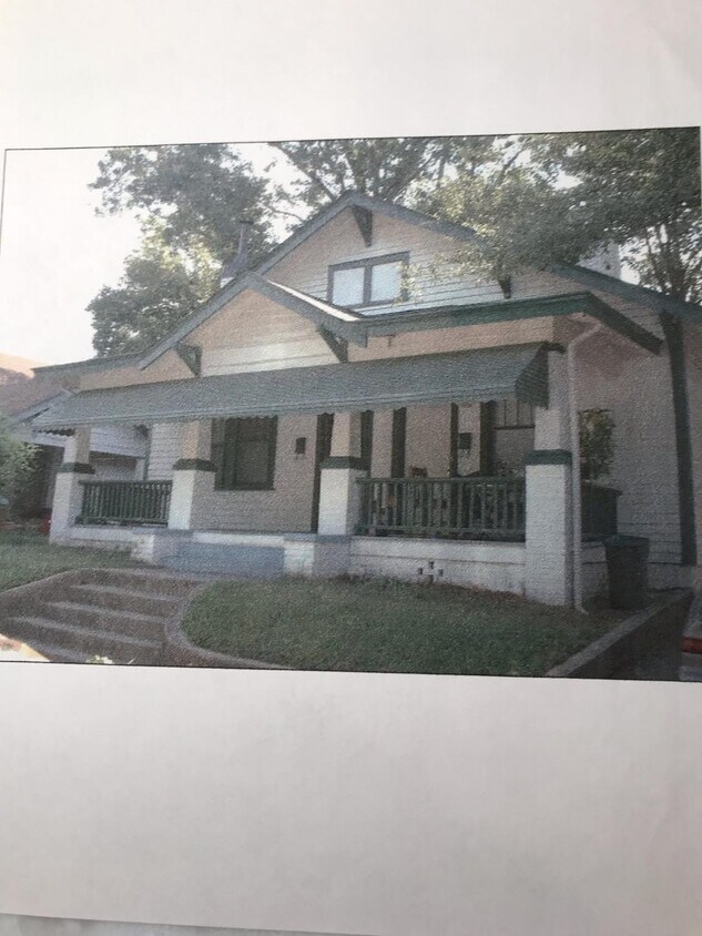 Foto principal - 207 S Summit St