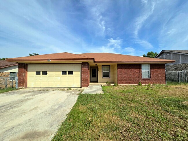 Foto del edificio - NEW IN MANAGEMENT - AVAILABLE NOW!