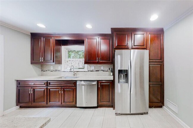 Building Photo - 3639 N Druid Hills Rd