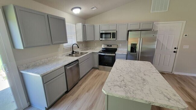 Building Photo - Like New 3 Bed, 2 Bath Home in Fountain Inn