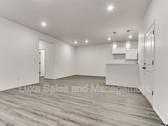 Building Photo - 8024 NW 110th Dr