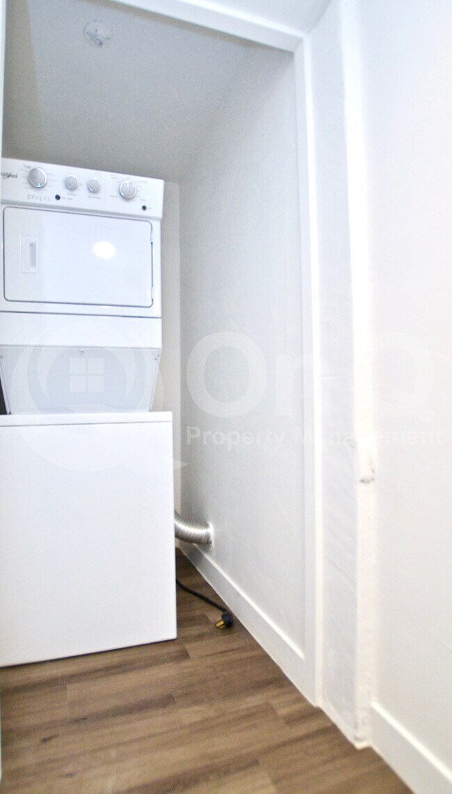 Foto del edificio - 7625 N 12th St