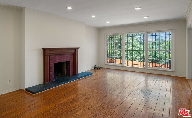 Foto del edificio - 9149 Hillsboro Dr