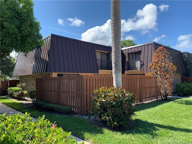 Foto del edificio - 6490 SE Windsong Ln