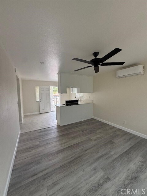 Foto del edificio - 124 E 10th St