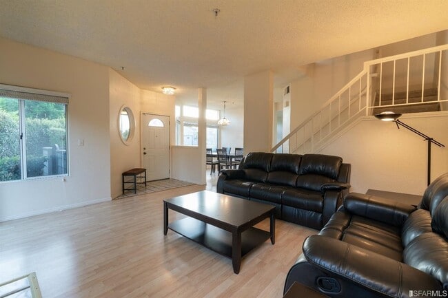 Building Photo - 25595 Compton Ct