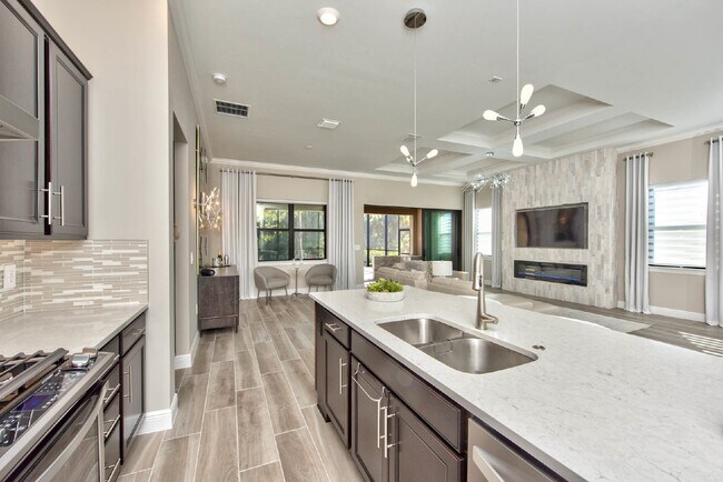 Building Photo - Luxurious vacation rental in Greyhawk at Golf Club of the Everglades