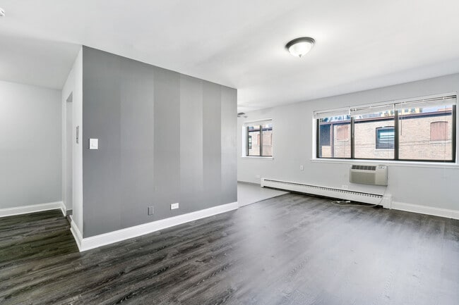 Building Photo - 5534 N Kenmore Ave