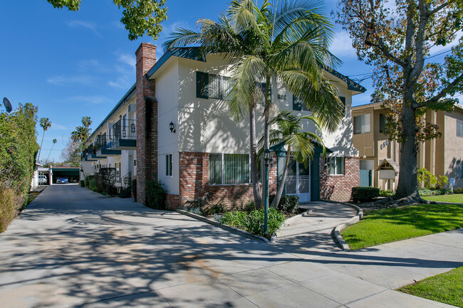 Building Photo - 888 Magnolia Ave
