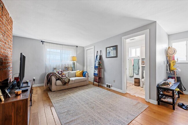 Building Photo - 4562 Rosina Way