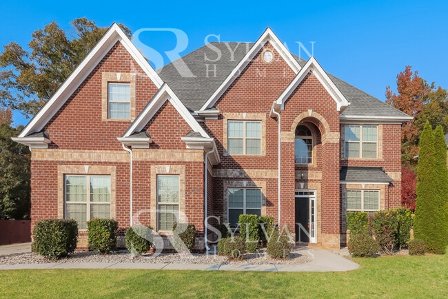 Building Photo - Immaculate 5 BR, 4.5 BA home is awaiting n...