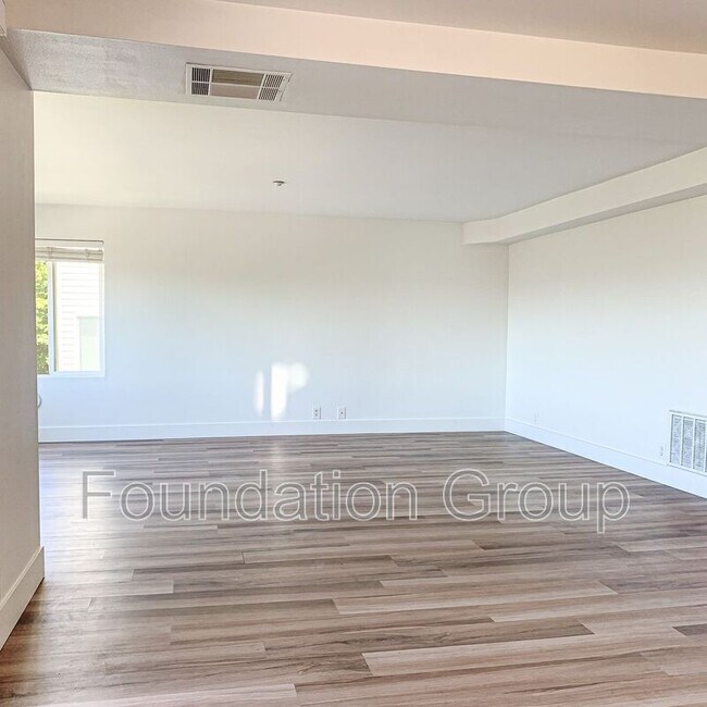 Foto del edificio - 512 Mill Ave S