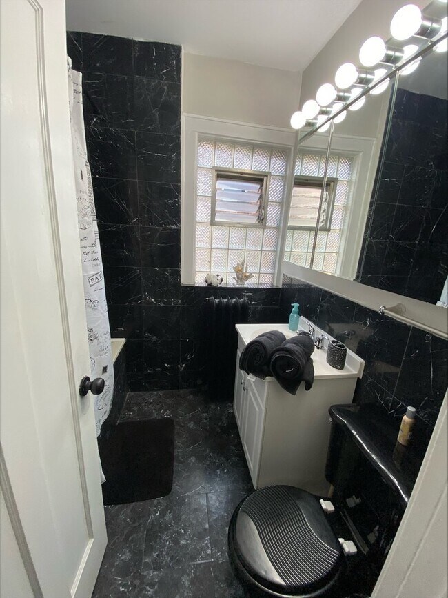 Foto del edificio - 5412 N Western Ave