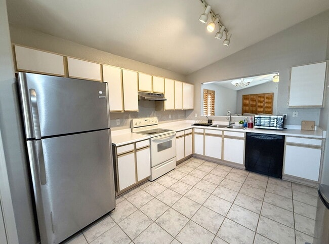 Building Photo - 6757 W Gardenia Ave