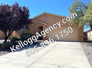 Building Photo - 1631 Calle de Roja Dr SE