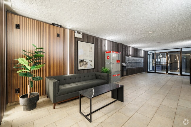 Lobby Photo - Villa Saint-Jean