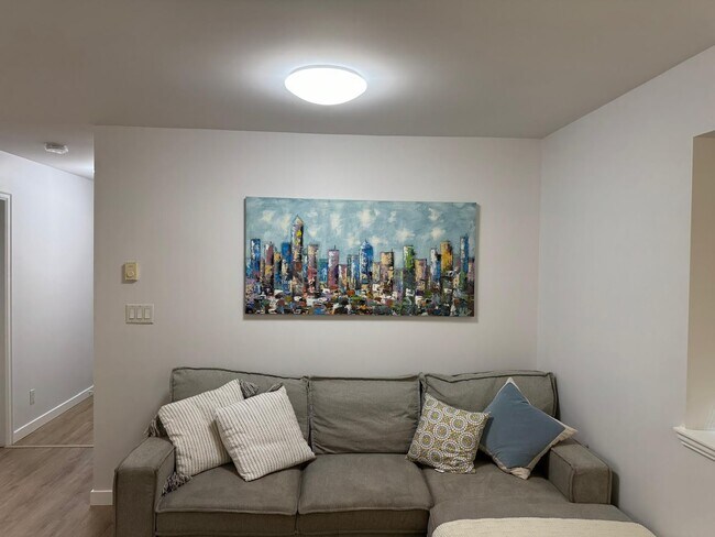 Building Photo - 1689 Tatlow Av