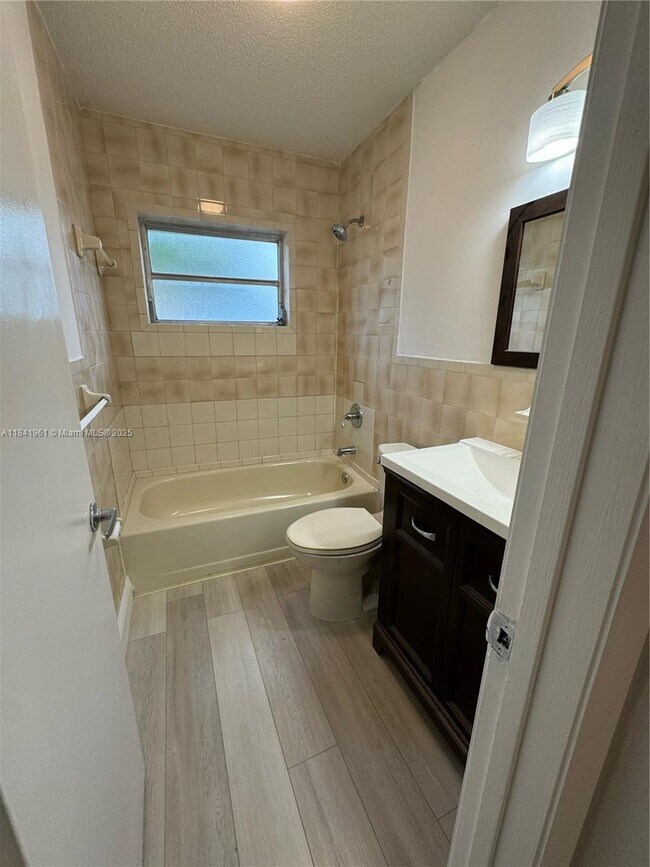 Foto del edificio - 854 E 32nd St