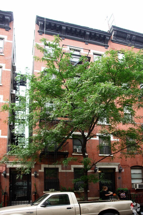 Primary Photo - 402 W 48th St