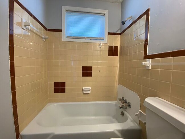 Foto del edificio - 2 Bed / 1 Bath Apartment on 2nd Ave - Walk Downtown!