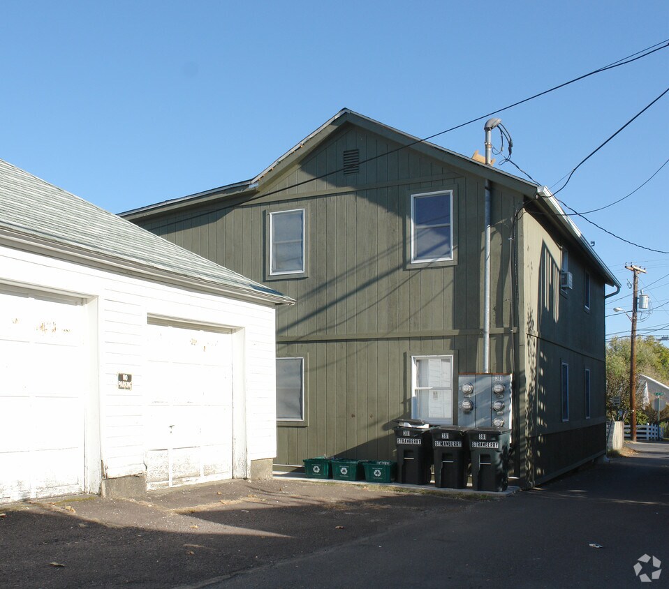 Primary Photo - 381 Strawberry Ave