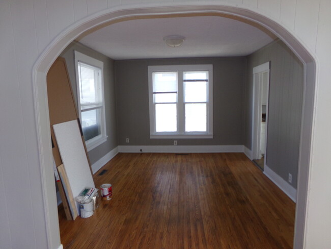 Building Photo - Nice 4BDRM House Wood Floors