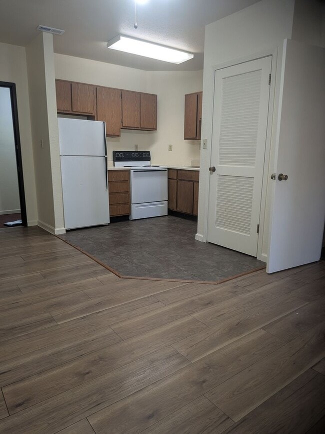 Building Photo - Uptown Apartments