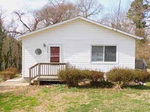 Building Photo - 406 Mason St NE