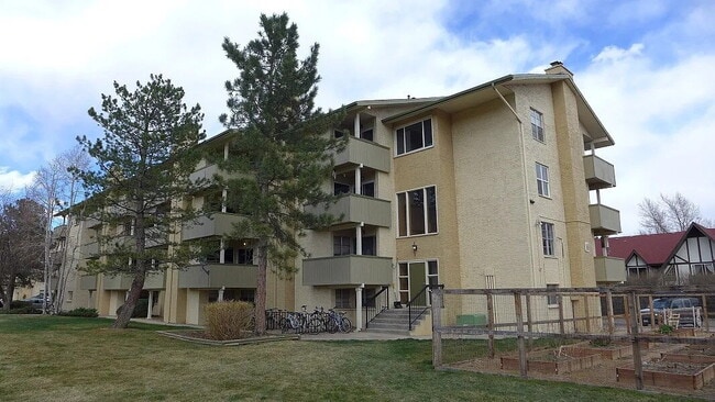 "Charming 2-Bed Condo Oasis in Boulder – Spacious 940 Sq Ft with Modern Comforts!" - "Charming 2-Bed Condo Oasis in Boulder – Spacious 940 Sq Ft with Modern Comforts!"