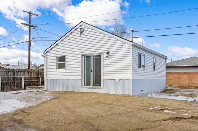 Foto del edificio - 2403 S Main St