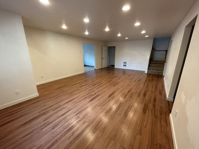 Building Photo - 140 B St