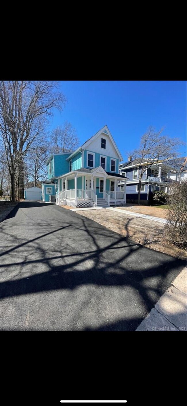 Building Photo - 460 3rd Ave