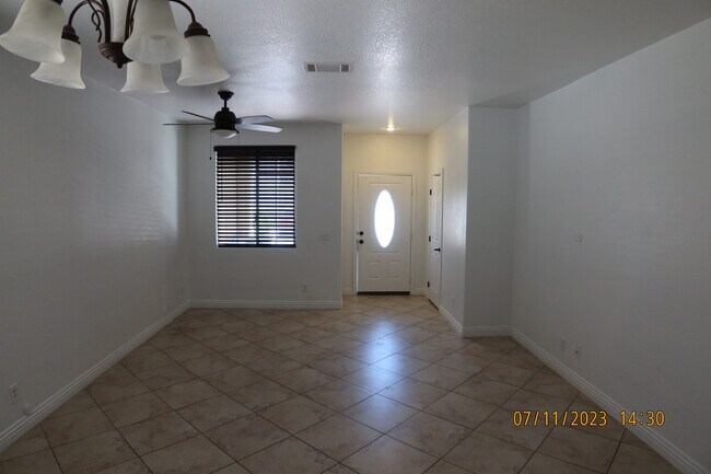 Foto del edificio - 7718 Crystal Village Ln