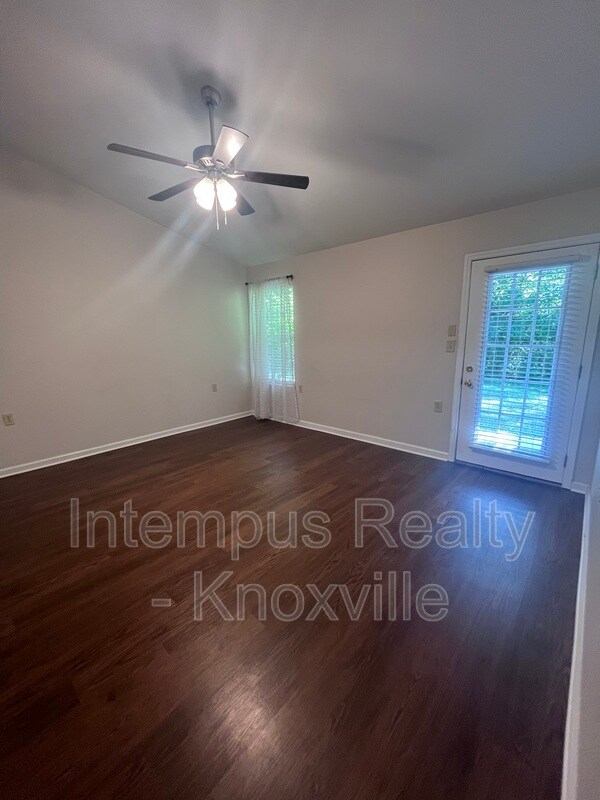 Foto del edificio - 7401 Creek Song Ct