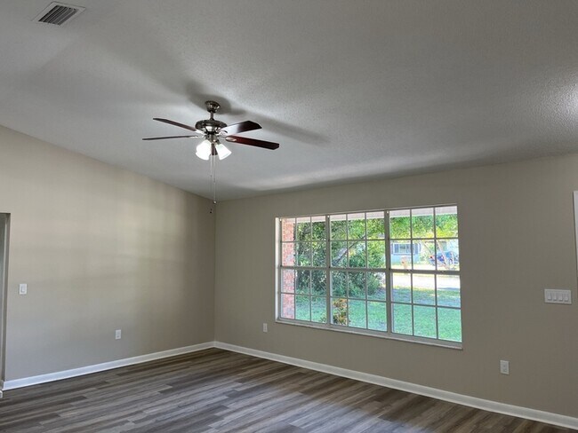 Building Photo - 150 Eldorado Dr